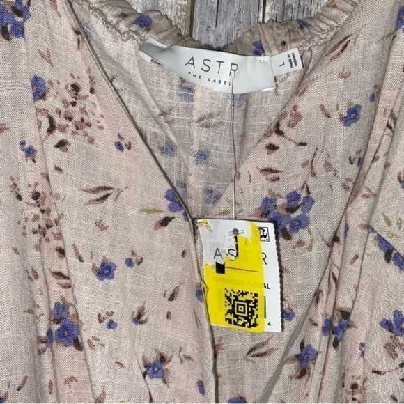 New With Tag ASTR Periwinkle Floral Blouse - Picture 3 of 4